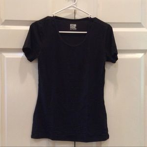 32 degree cool black T-shirt. NWOT.